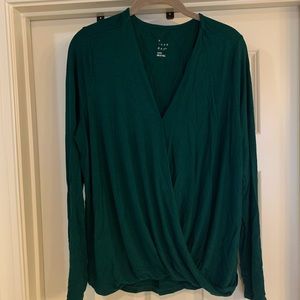 GORGEOUS Emerald green knit blouse